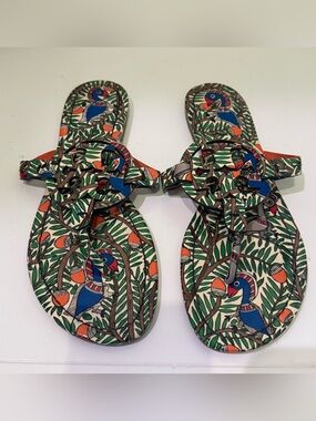 Tory Burch Miller sandals in a "Something Wild" bird print - Size 9.5